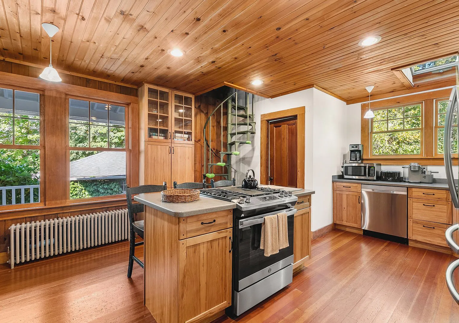 Winter Rental: Tidebend Exceptional 6-Bedroom Home Overlooking the Annisquam River — Photo 4