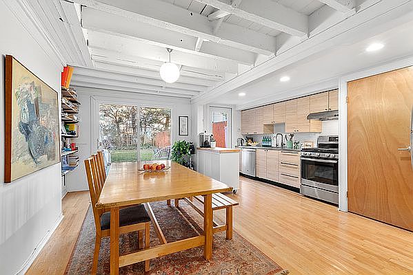1st image of 546 Leonard St