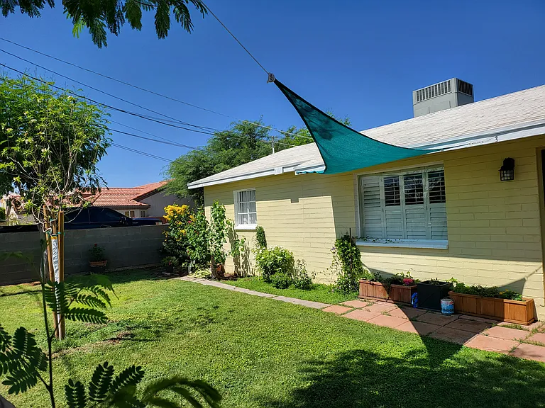 1040 N 27th Pl — Photo 14