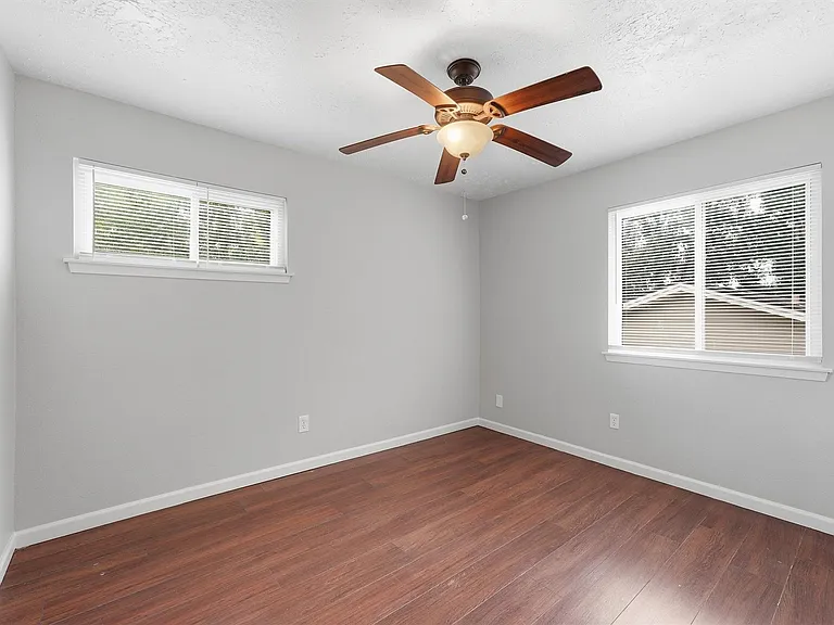 2042 Bridge Cross Ln — Photo 17