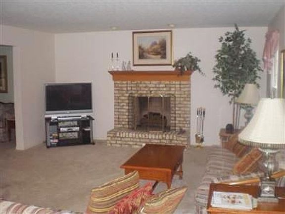 3rd image of 9996 Woodhurst Dr