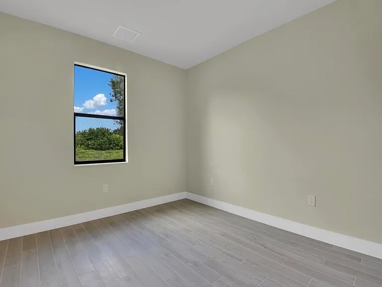 6141 Hershey Ave — Photo 7