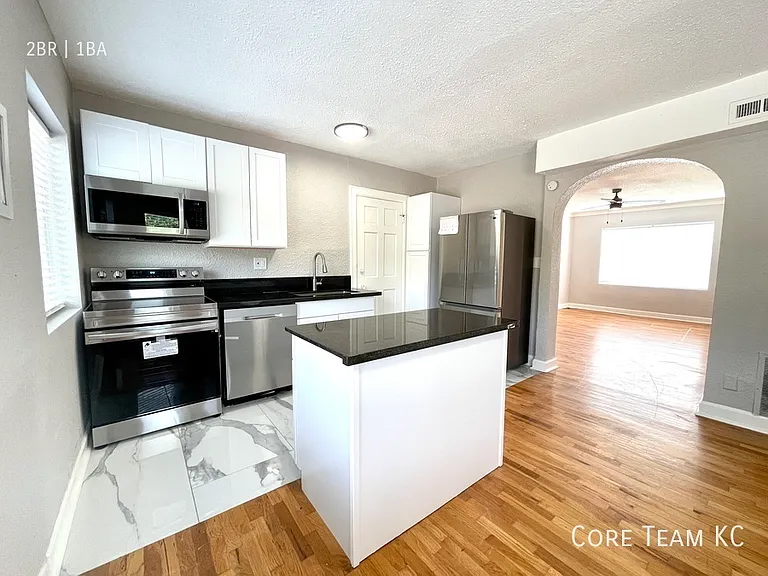 1114 W 45th St #1116-3 — Photo 5