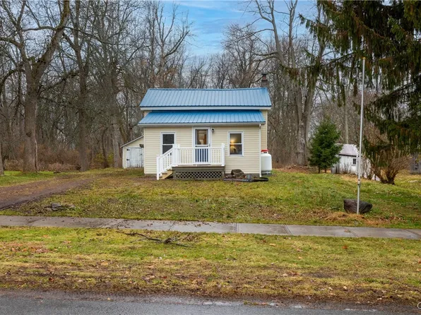 651 S James St, Cape Vincent, NY 13618