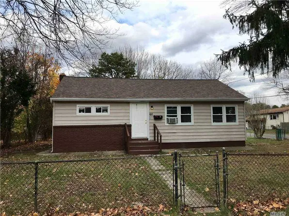 60 Saint Peters Dr, Brentwood, NY 11717