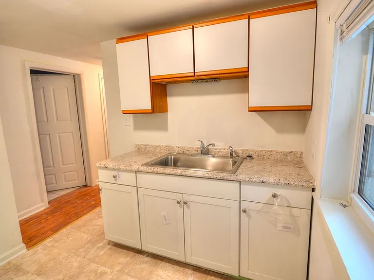 3290 S Columbia St — Photo 6