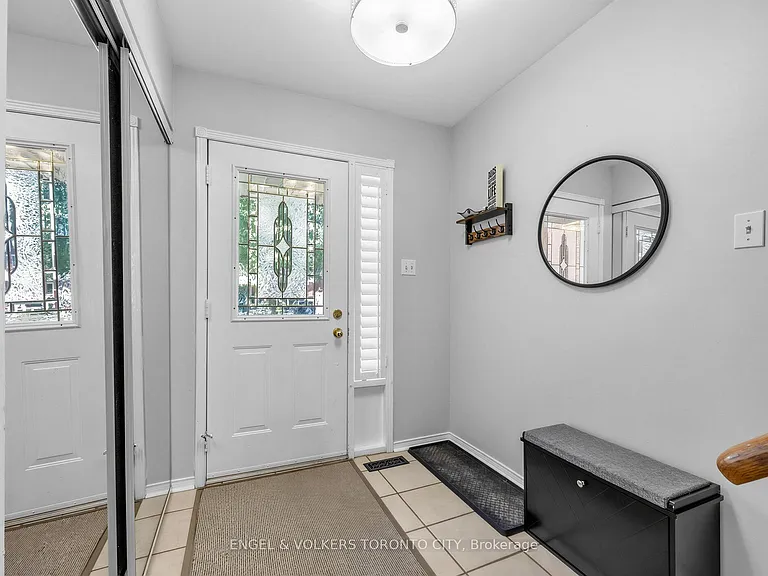 15 Fulton Cres — Photo 2
