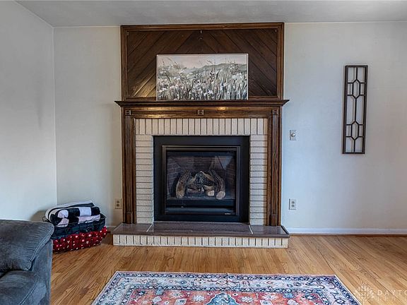 4th image of 2092 Avon Dr