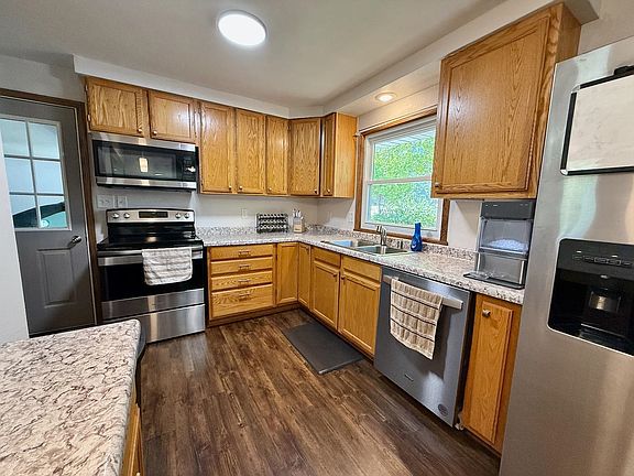 3rd image of 1135 W Marquette St