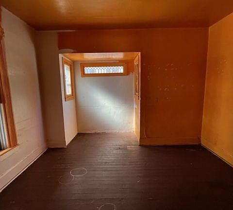 5th image of 1321 E 8th St