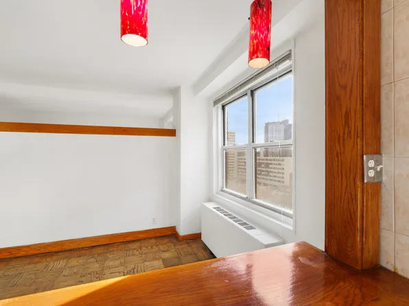 225 Saint Pauls Avenue image 7 of 30