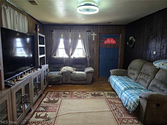 4th image of 4815 4th Ave