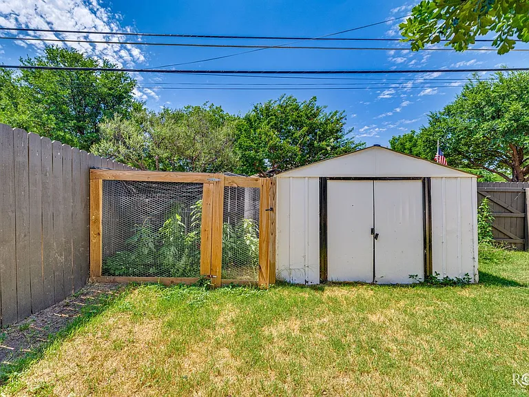 1724 Edmund Blvd — Photo 28
