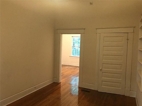 5th image of 855 Savannah St