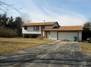 9332 N Meridian Rd, Rockton, IL 61072