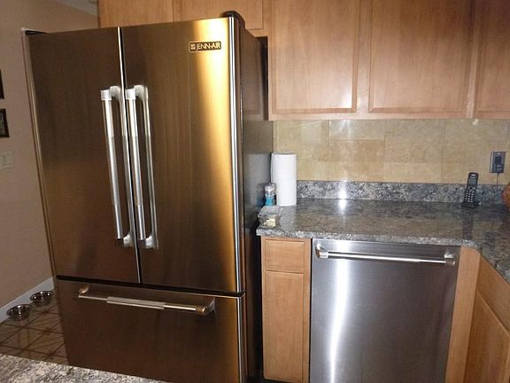 4th image of 11 Oakland Ave #0