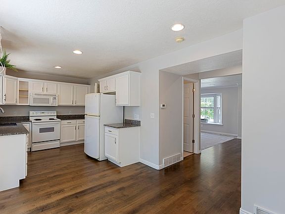 2nd image of 3059 W Davencourt Loop