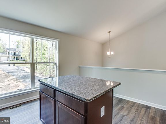 4th image of 61 Shorewood Dr