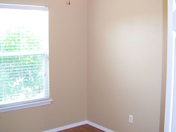 5th image of 713 Ashley Ct