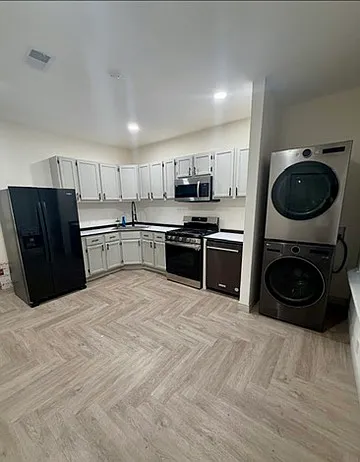 2851 N Springfield Ave — Photo 1