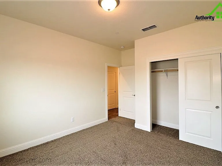 2530 Rainbow Ln #B — Photo 14