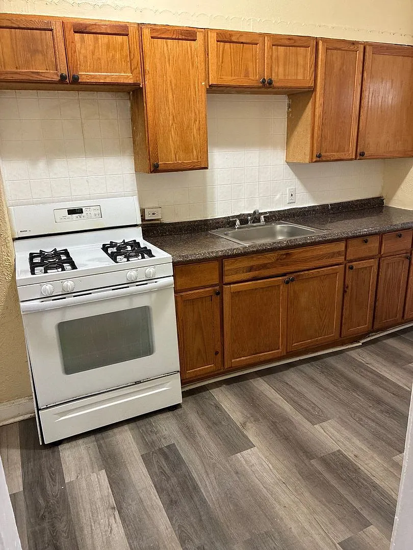 3BR Baltimore Home with Granite Counters & Finished Basement — Photo 2