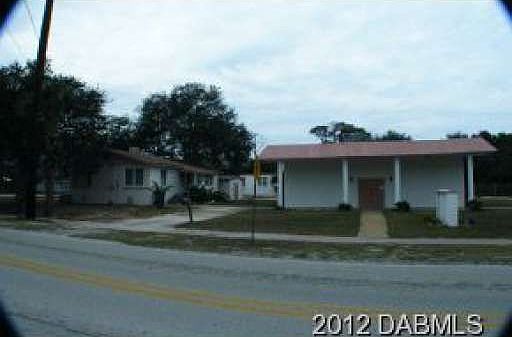 3rd image of 1301 Center Ave