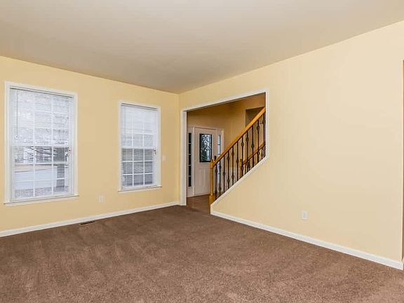 3rd image of 218 Gainesway Park