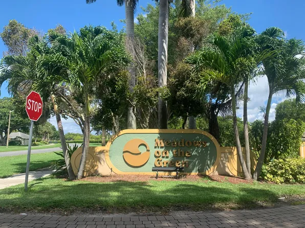 310 Meadows Cir, Boynton Beach, FL