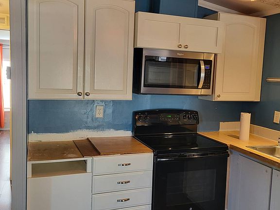 4th image of 2505 E Bay Dr Lot 82