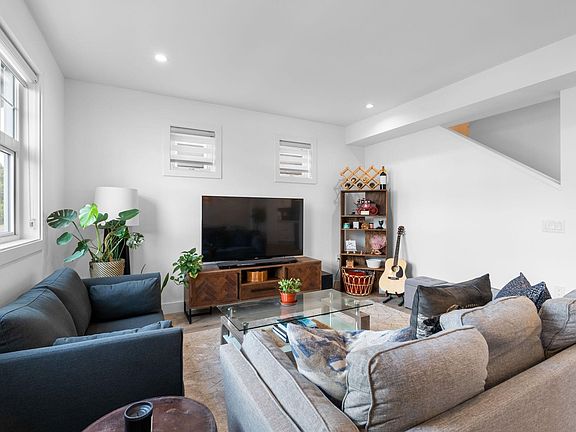 4th image of 7167 116th St #15