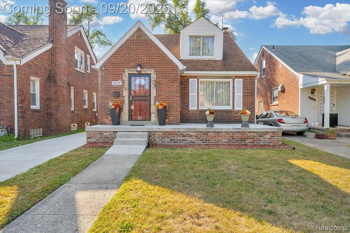 ル*ス 18259 Pinehurst St, Detroit, MI 48221 | Zillow
