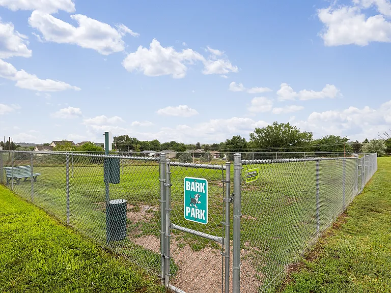 Country Bluff Apartments — Photo 38