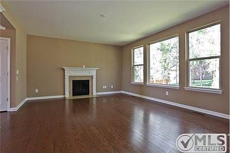 5th image of 203 Stockwell Dr #203