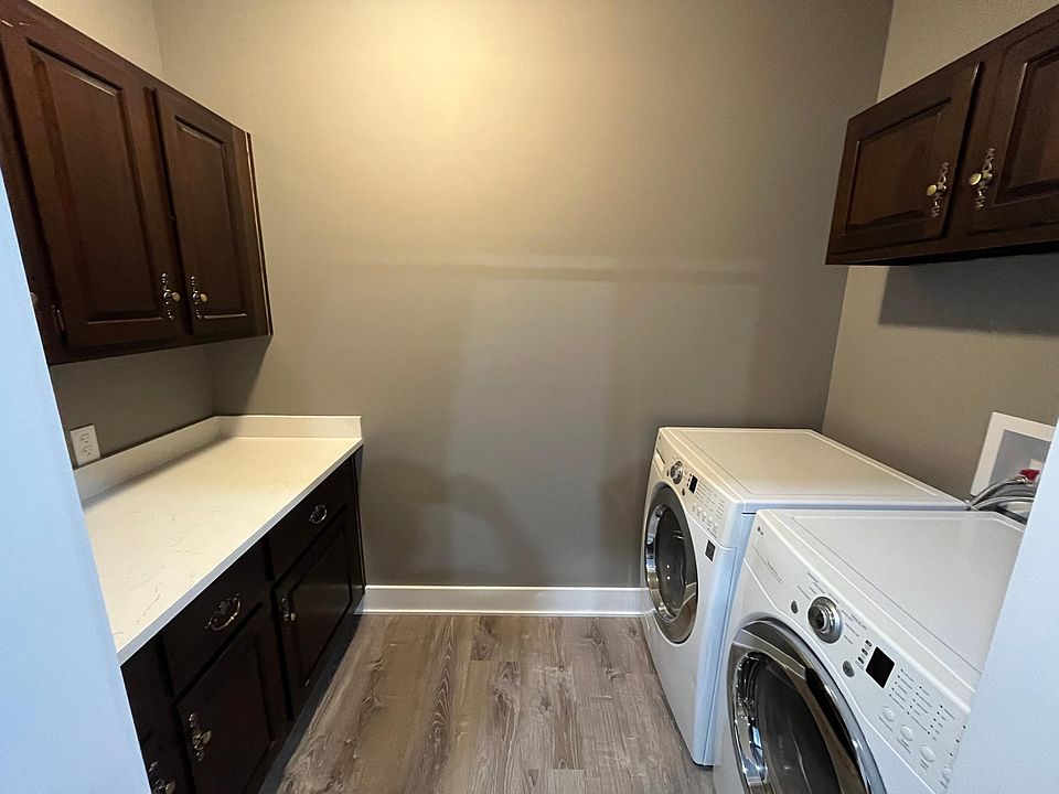 Laundry room with lots of storage
