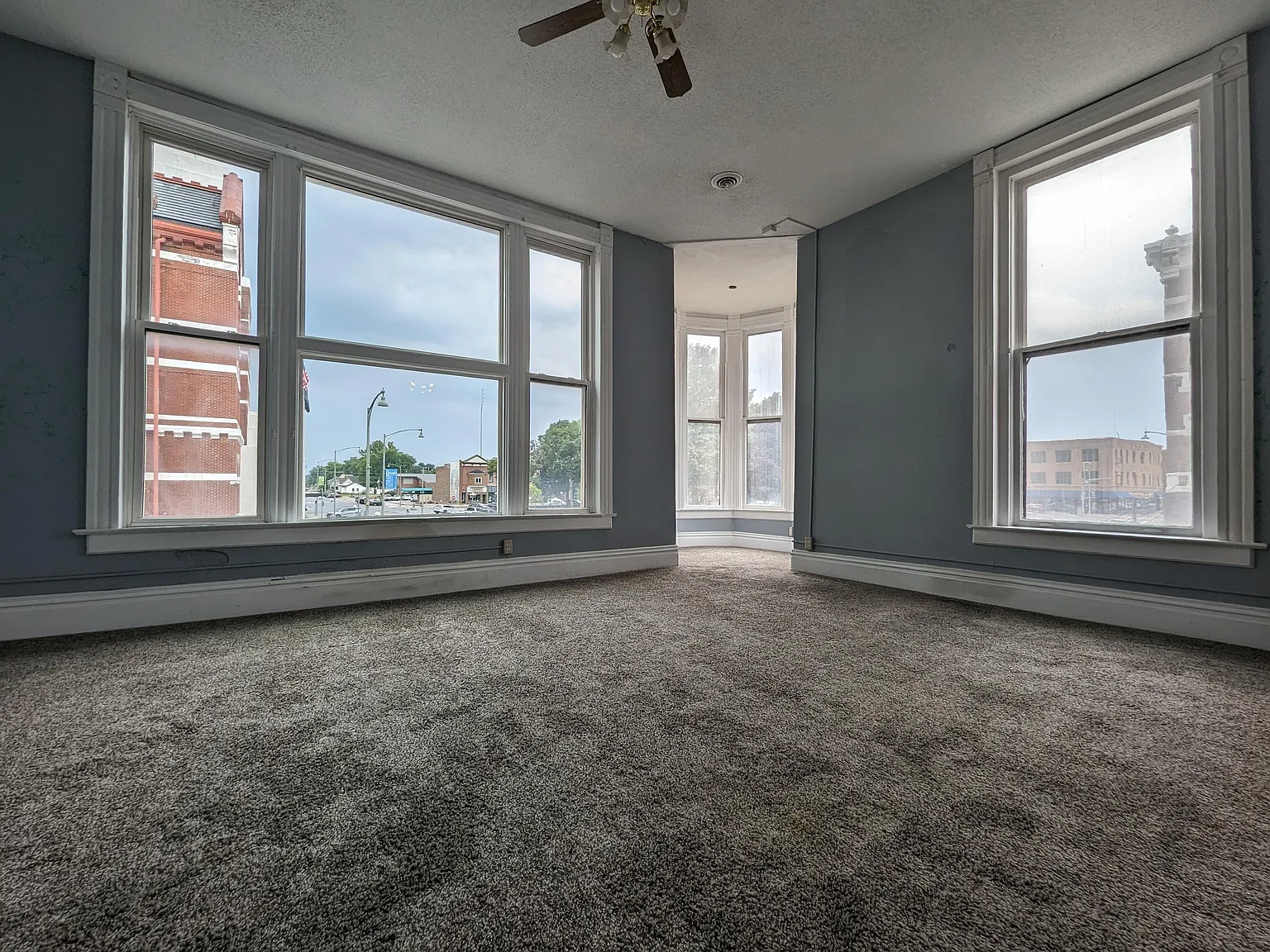 201 High Avenue East - 201- 1/2 — Photo 3