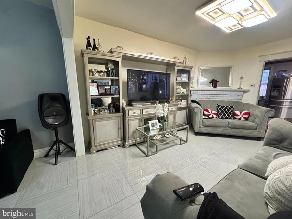 3322 Wellington St, Philadelphia, PA 19149