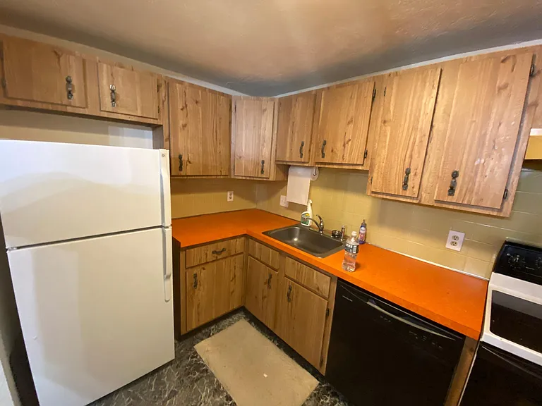 20 Erick Rd #20B — Photo 2