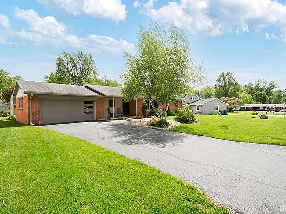 2nd image of 215 Holiday Ln
