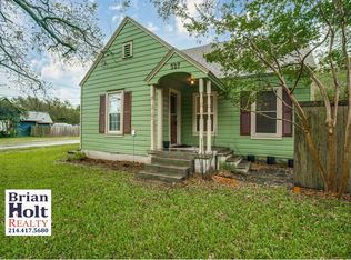 327 E Division St, Pilot Point, TX 76258