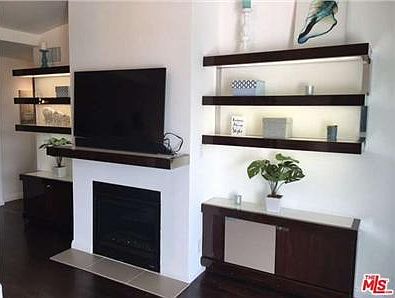 2nd image of 906 N Doheny Dr APT 415