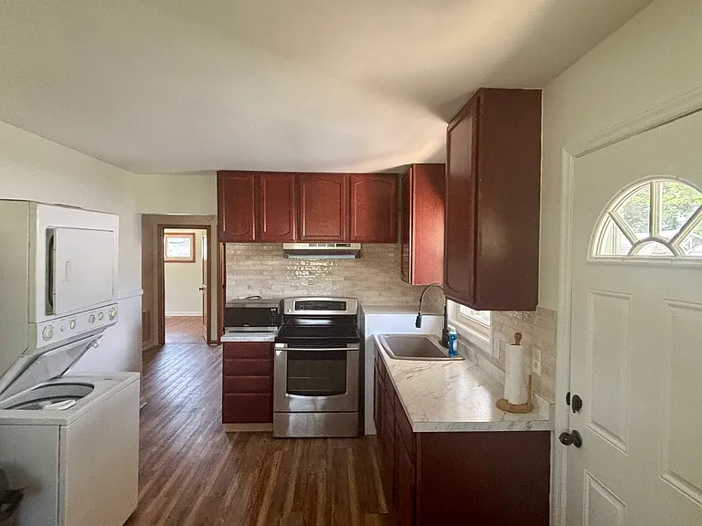 810 Bowling St — Photo 6
