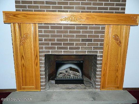 5th image of 165 Robbins Ln