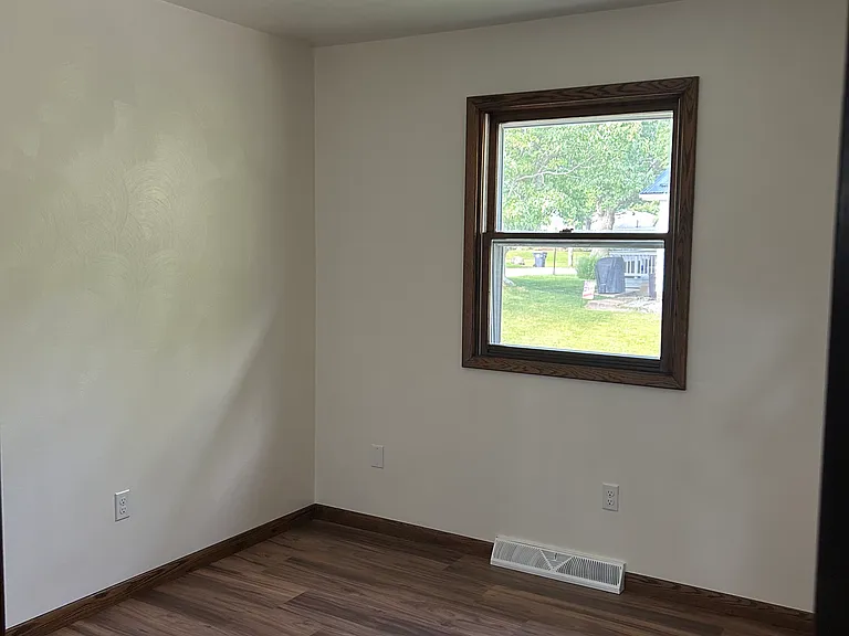 4704 Oakland St — Photo 10