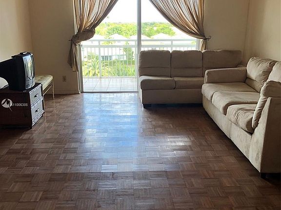 4th image of 4400 Hillcrest Dr APT 604A