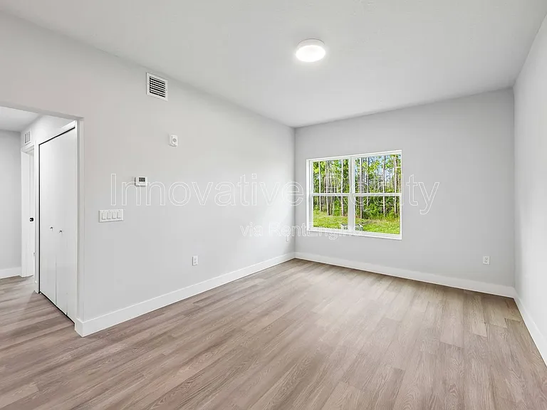 Las Palmas Apartments — Photo 21