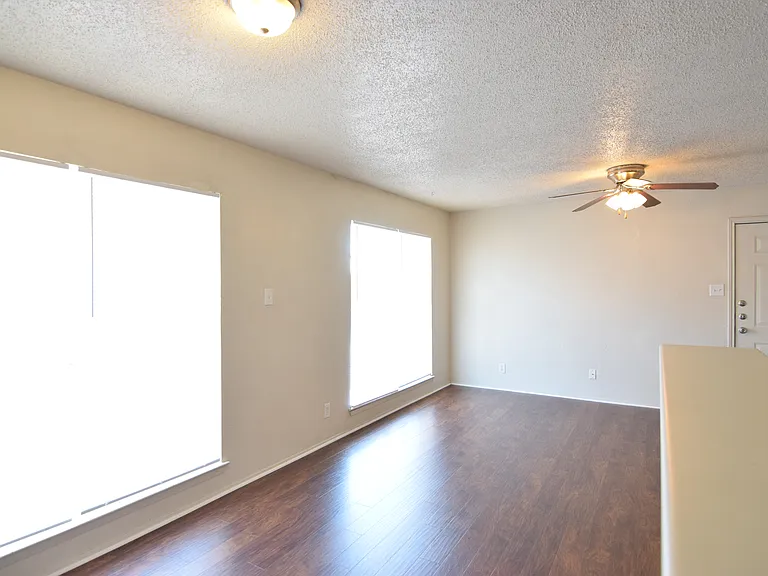 705 W Ave D, Belton — Photo 6