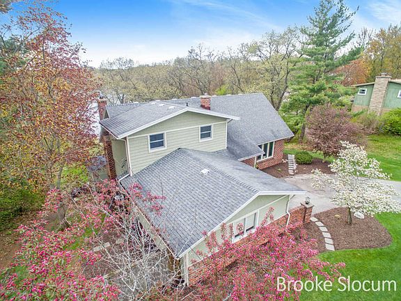 4th image of 3851 Keeweenaw Dr NE