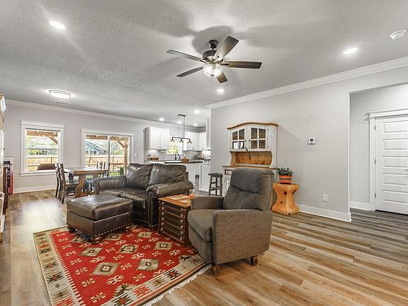 3rd image of 17 Beith Ln