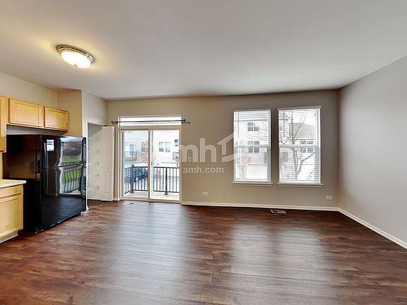 3rd image of 867 Summit Creek Dr